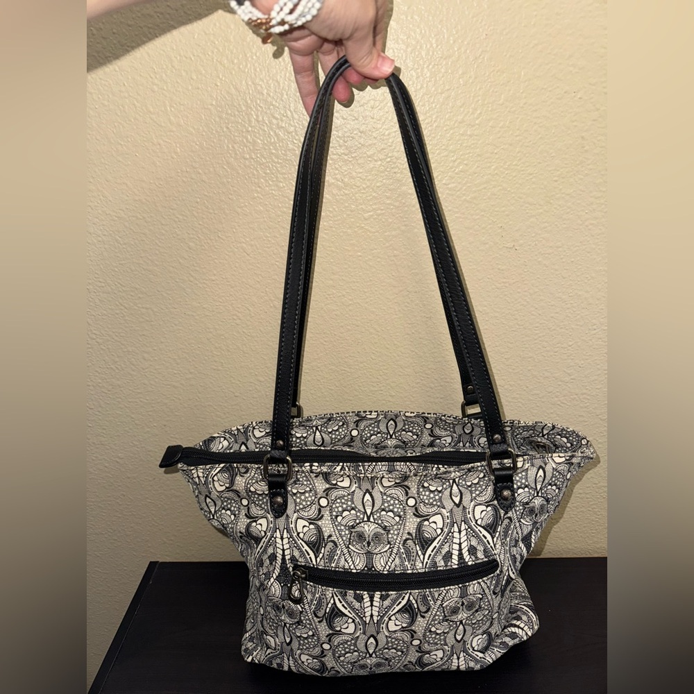 Sakroots Black and White Owl Women’s Metro Tote Bag
